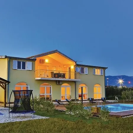 Apartmán Family-friendly With Swimming Pool Plano, - 24056 *