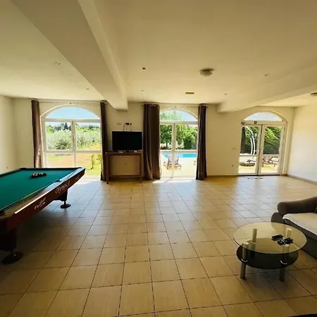 Family-friendly With Swimming Pool Plano, - 24056 Trogir