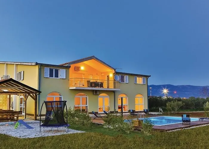 Apartmán Family-friendly With Swimming Pool Plano, - 24056 *