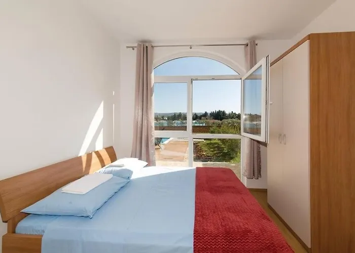 Apartmán Family-friendly With Swimming Pool Plano, - 24056 *