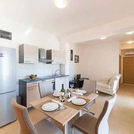 Family-friendly With Swimming Pool Plano, - 24056 Apartman