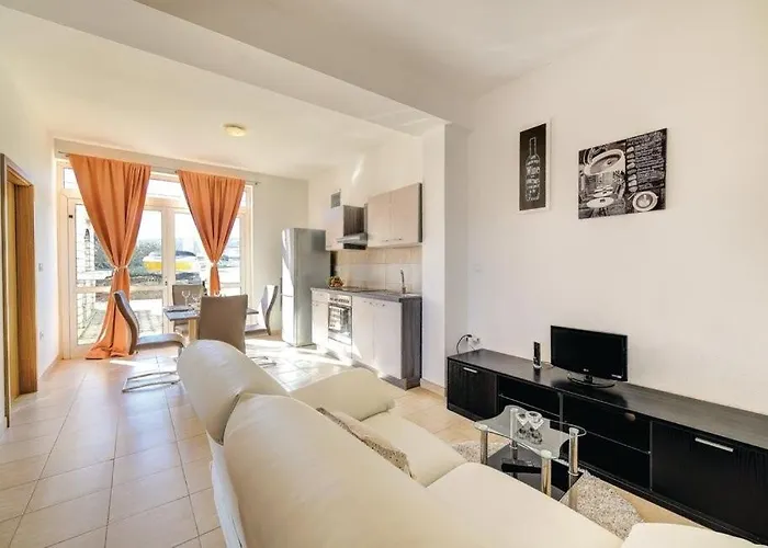 Lägenhet Family-friendly With Swimming Pool Plano, - 24056 *