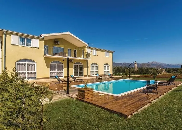 Family-friendly With Swimming Pool Plano, - 24056 *