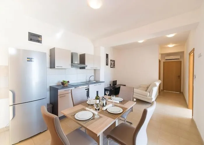 Family-friendly With Swimming Pool Plano, - 24056 Apartment