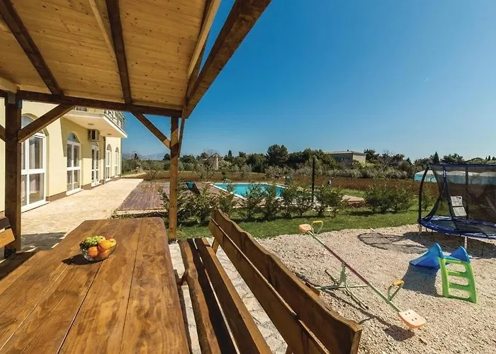 Lägenhet Family-friendly With Swimming Pool Plano, - 24056 Trogir