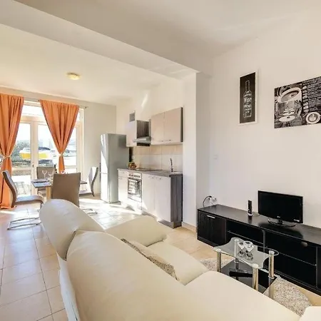 דירה Family-friendly With Swimming Pool Plano, - 24056 *